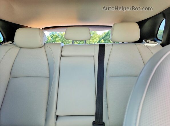 3MVDMBDM2RM711996 2024 MAZDA CX-30 White Vista de los asientos traseros