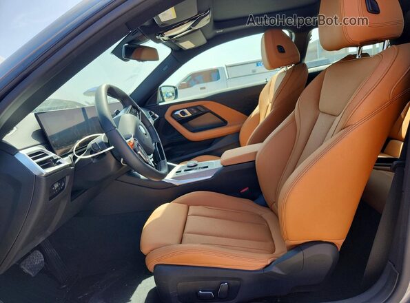 3MW23CM02S8F38779 2025 BMW 2 SERIES Gray Vista interior delantera