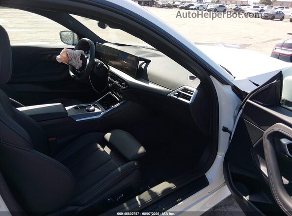 3MW23CM03T8G18318 2026 BMW 2 SERIES Белый Вид салона спереди