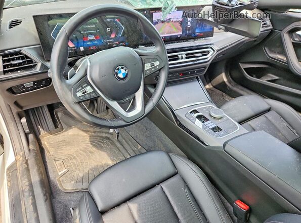 3MW33CM07R8E51765 2024 BMW 2 SERIES White Widok deski rozdzielczej