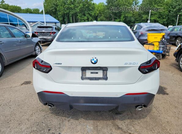 3MW33CM07R8E51765 2024 BMW 2 SERIES White Widok z tyłu