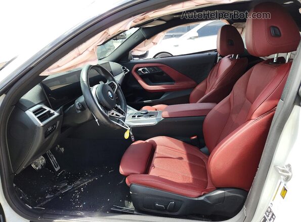 3MW33CM08T8F93078 2026 BMW 2 SERIES White Widok wnętrza z przodu