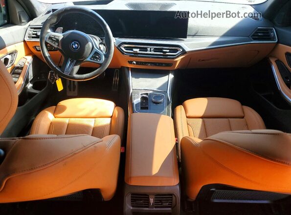 3MW39FF06P8C84003 2023 BMW 3 SERIES Серебряный Вид панели приборов