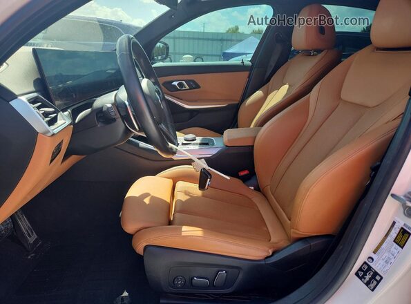 3MW49FF04R8E21818 2024 BMW M3 White Вид салону спереду