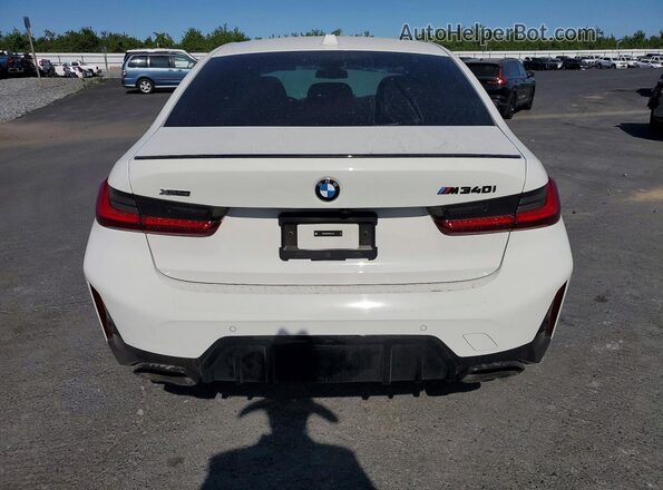 3MW49FF09R8E15352 2024 BMW M3 White Vista trasera