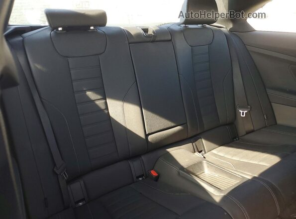3MW53CM02N8C61584 2022 BMW M2 Purple Rear seats view