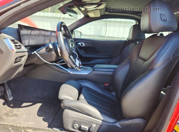 3MW53CM03R8E11692 2024 BMW M2 Red წინა სალონის ხედი