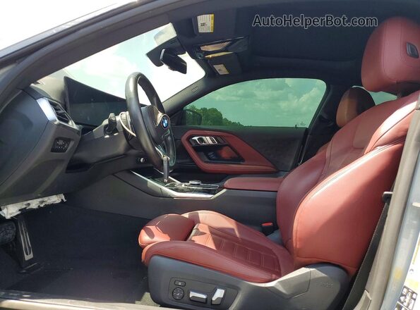 3MW53CM05P8D09565 2023 BMW M2 Gray წინა სალონის ხედი