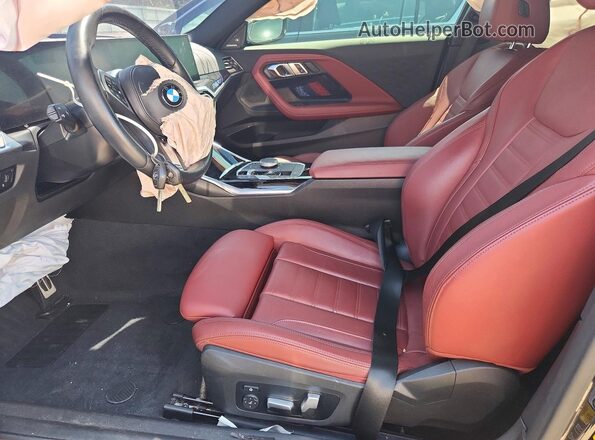 3MW53CM0XP8D45817 2023 BMW M2 Black წინა სალონის ხედი