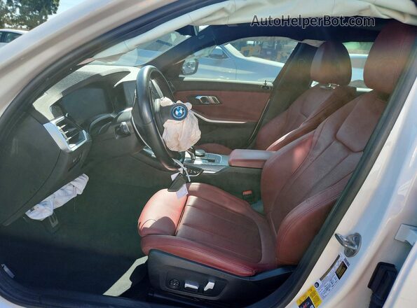 3MW5P7J05N8C52264 2022 BMW 3 SERIES White Widok wnętrza z przodu