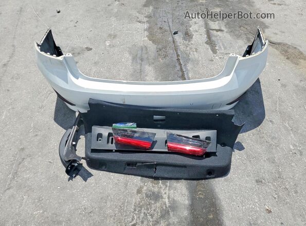 3MW5R1J03L8B18633 2020 BMW 3 SERIES White Engine compartment view