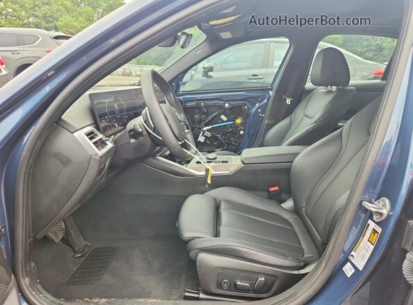 3MW69CW03S8F55152 2025 BMW 3 SERIES Blue Widok wnętrza z przodu