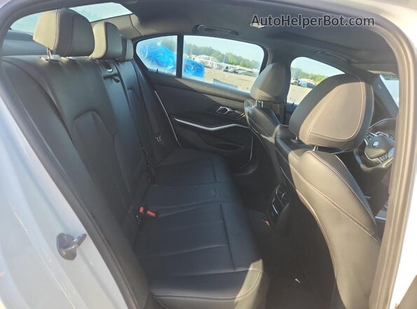 3MW69CW04S8F08311 2025 BMW 3 SERIES White Հետևի նստատեղերի տեսք