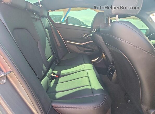 3MW69FF02R8E77197 2024 BMW 3 SERIES Gray Rear seats view