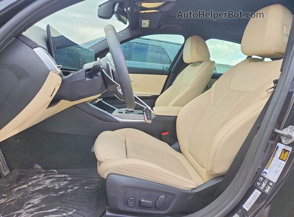 3MW89CW00T8F87650 2026 BMW 3 SERIES Черный Вид салона спереди