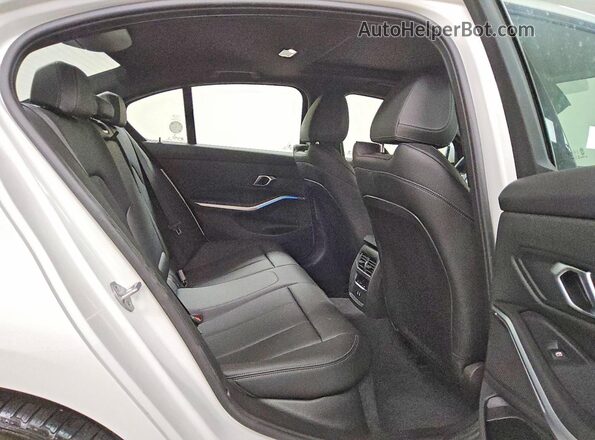 3MW89CW02T8F88699 2026 BMW 3 SERIES White Հետևի նստատեղերի տեսք