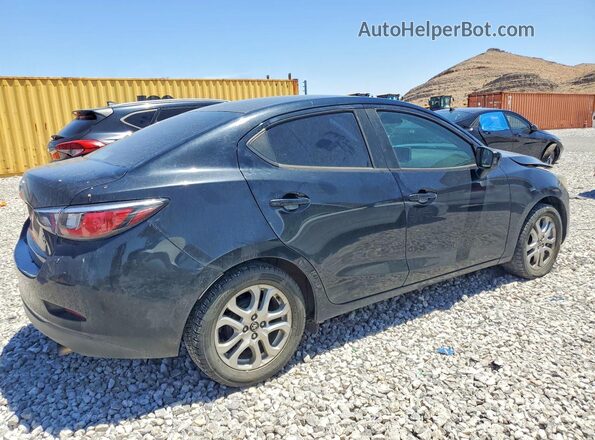 3MYDLBYV0HY147944 2017 TOYOTA YARIS Black Задня права чверть