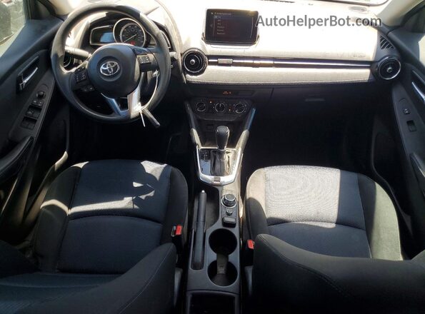 3MYDLBYV0HY147944 2017 TOYOTA YARIS Black Вид панелі приладів