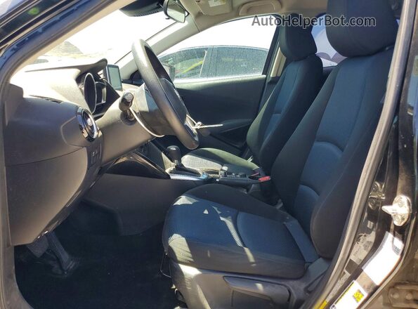 3MYDLBYV0HY147944 2017 TOYOTA YARIS Black Вид салону спереду