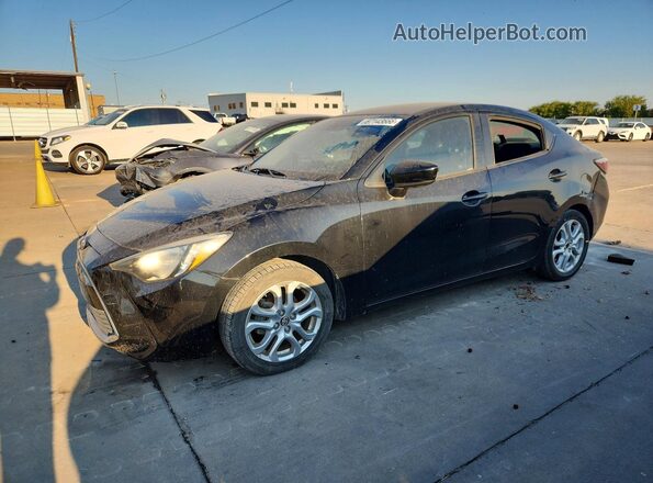 3MYDLBYV0HY162461 2017 TOYOTA YARIS Black Rear left