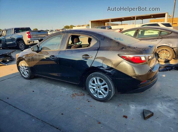 3MYDLBYV0HY162461 2017 TOYOTA YARIS Black Rear right