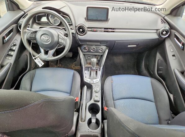 3MYDLBYV0HY164484 2017 TOYOTA YARIS Черный Вид панели приборов