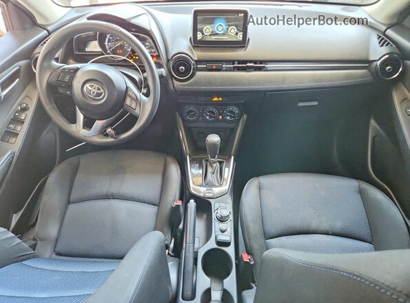 3MYDLBYV0HY170303 2017 TOYOTA YARIS Black Widok deski rozdzielczej