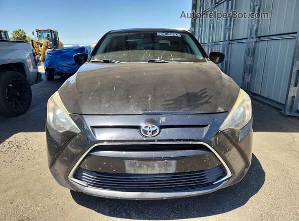 3MYDLBYV0HY170303 2017 TOYOTA YARIS Black Widok z przodu