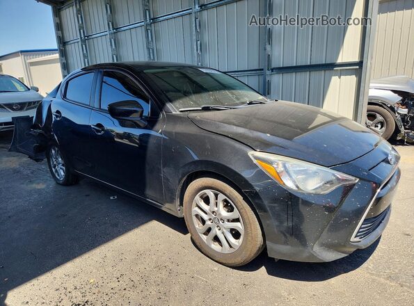 3MYDLBYV0HY170303 2017 TOYOTA YARIS Black Przód prawy