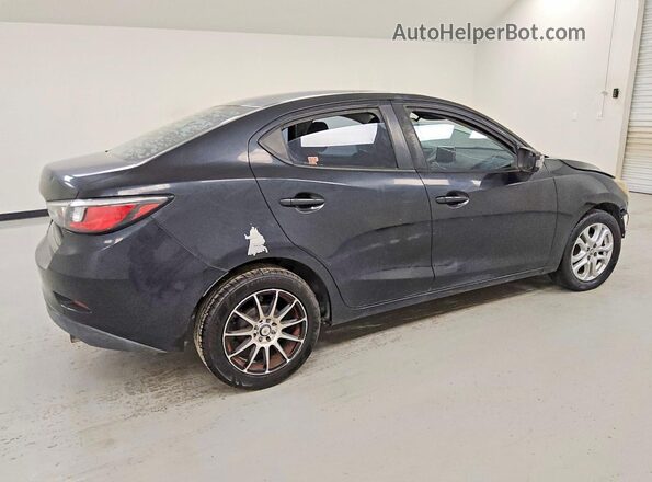 3MYDLBYV0HY176456 2017 TOYOTA YARIS Black Rear right