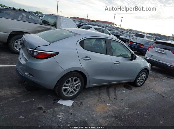 3MYDLBYV0HY183522 2017 TOYOTA YARIS IA Silver უკანა სალონის ხედი