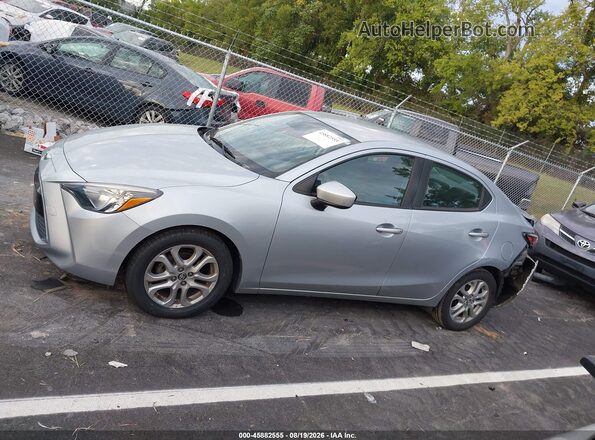 3MYDLBYV0HY183522 2017 TOYOTA YARIS IA Silver სალონის 360-გრადუსიანი ხედი