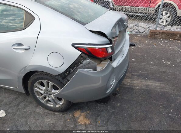 3MYDLBYV0HY183522 2017 TOYOTA YARIS IA Silver 