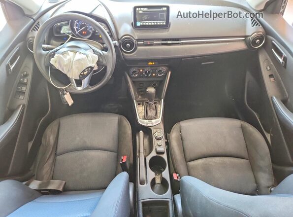 3MYDLBYV0JY306404 2018 TOYOTA YARIS Silver Вид панелі приладів