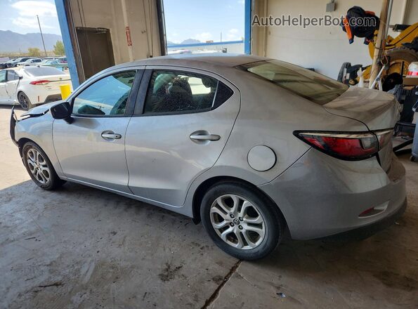 3MYDLBYV0JY306404 2018 TOYOTA YARIS Silver Задня ліва чверть