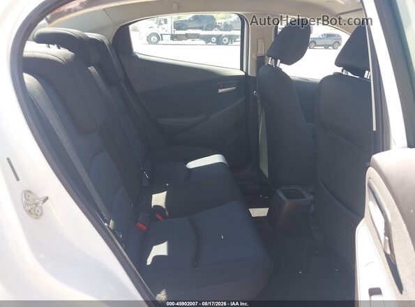 3MYDLBYV0KY525459 2019 TOYOTA YARIS White VIN კოდის სტიკერის ხედი