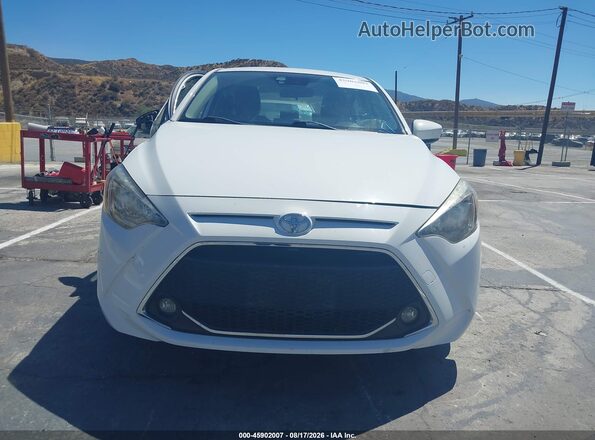 3MYDLBYV0KY525459 2019 TOYOTA YARIS White ხელსაწყოთა პანელის ხედი