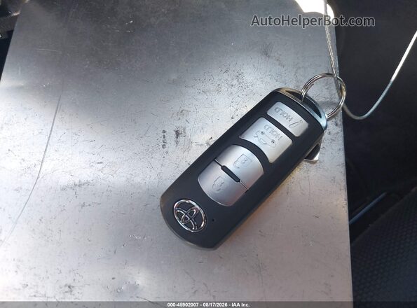 3MYDLBYV0KY525459 2019 TOYOTA YARIS White წინა პანელის ხედი