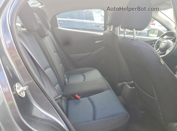 3MYDLBYV1HY162470 2017 TOYOTA YARIS Gray Հետևի նստատեղերի տեսք