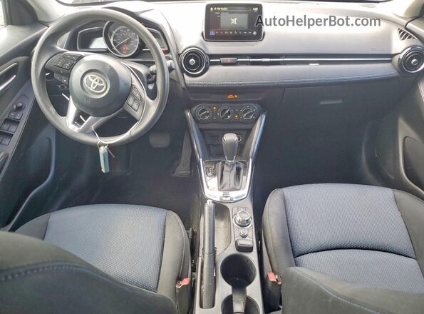 3MYDLBYV1HY162470 2017 TOYOTA YARIS Gray Առջևի վահանակի տեսք
