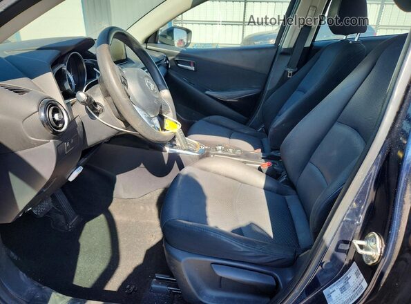 3MYDLBYV1HY172447 2017 TOYOTA YARIS Blue Front interior view