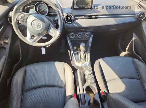 3MYDLBYV1HY172447 2017 TOYOTA YARIS Blue Dashboard view