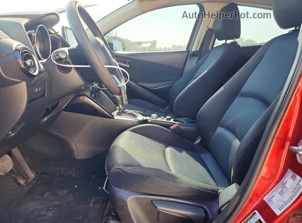 3MYDLBYV1HY189653 2017 TOYOTA YARIS Бордовый Вид салона спереди