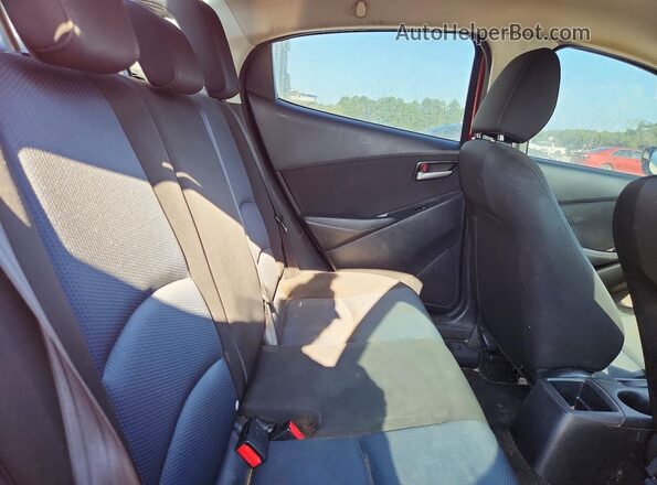 3MYDLBYV1HY189653 2017 TOYOTA YARIS Бордовый Вид задних сидений