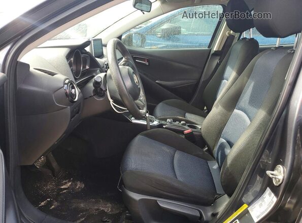 3MYDLBYV1HY196277 2017 TOYOTA YARIS Gray წინა სალონის ხედი