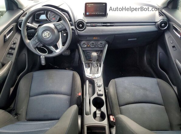 3MYDLBYV1HY196277 2017 TOYOTA YARIS Gray წინა პანელის ხედი