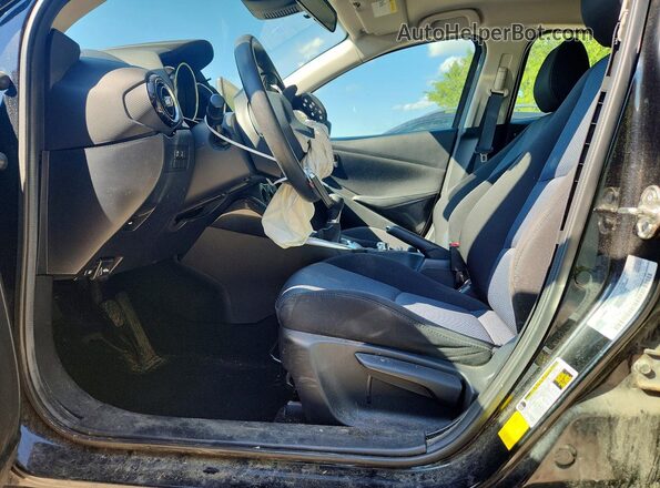 3MYDLBYV2HY167824 2017 TOYOTA YARIS Black Vista interior delantera