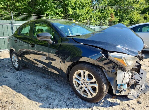 3MYDLBYV2HY167824 2017 TOYOTA YARIS Black Delantero derecho