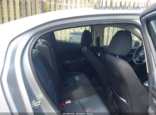 3MYDLBYV2HY168892 2017 TOYOTA YARIS IA Silver Widok naklejki z numerem VIN