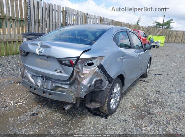3MYDLBYV2HY168892 2017 TOYOTA YARIS IA Silver Tył prawy